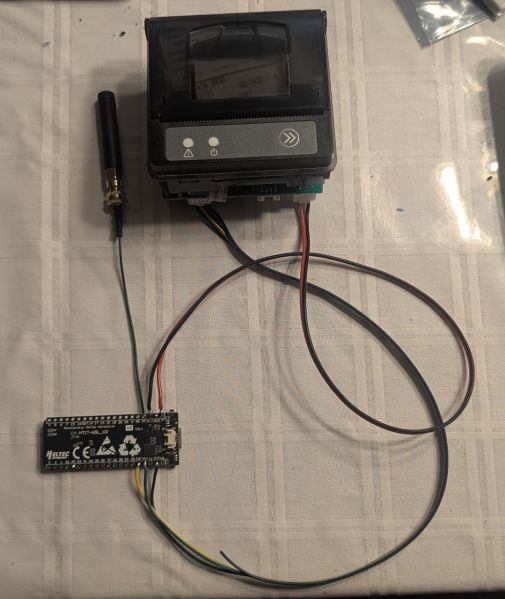 Datei:Meshtastic Node an Thermodrucker.jpg